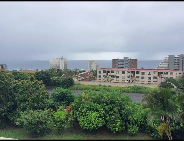 6 BEDROOM HOUSE FOR SALE IN UMHLANGA CENTRAL